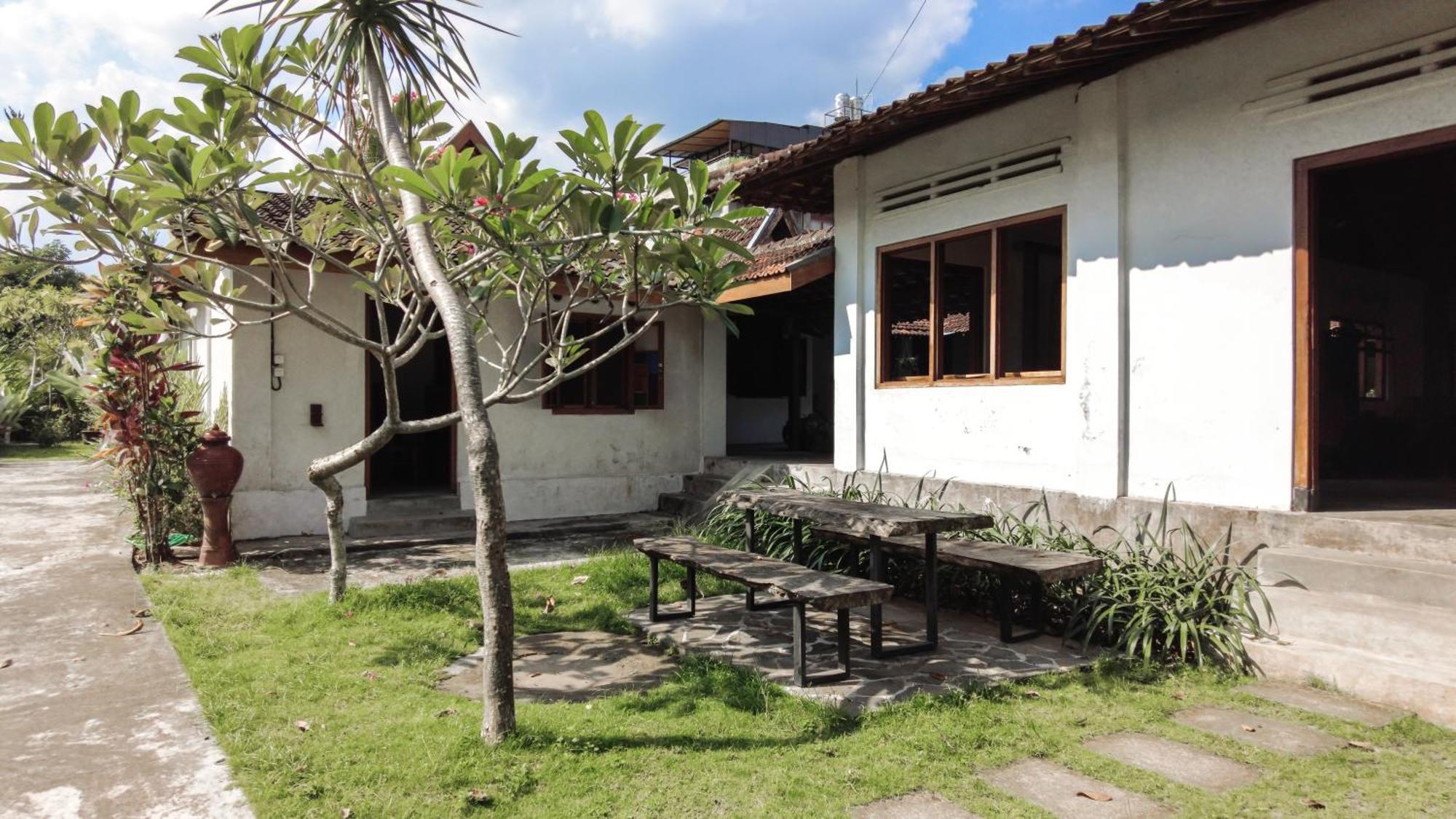 Tanjungtirto Ohmmstay - Rumah Pendopo מראה חיצוני תמונה