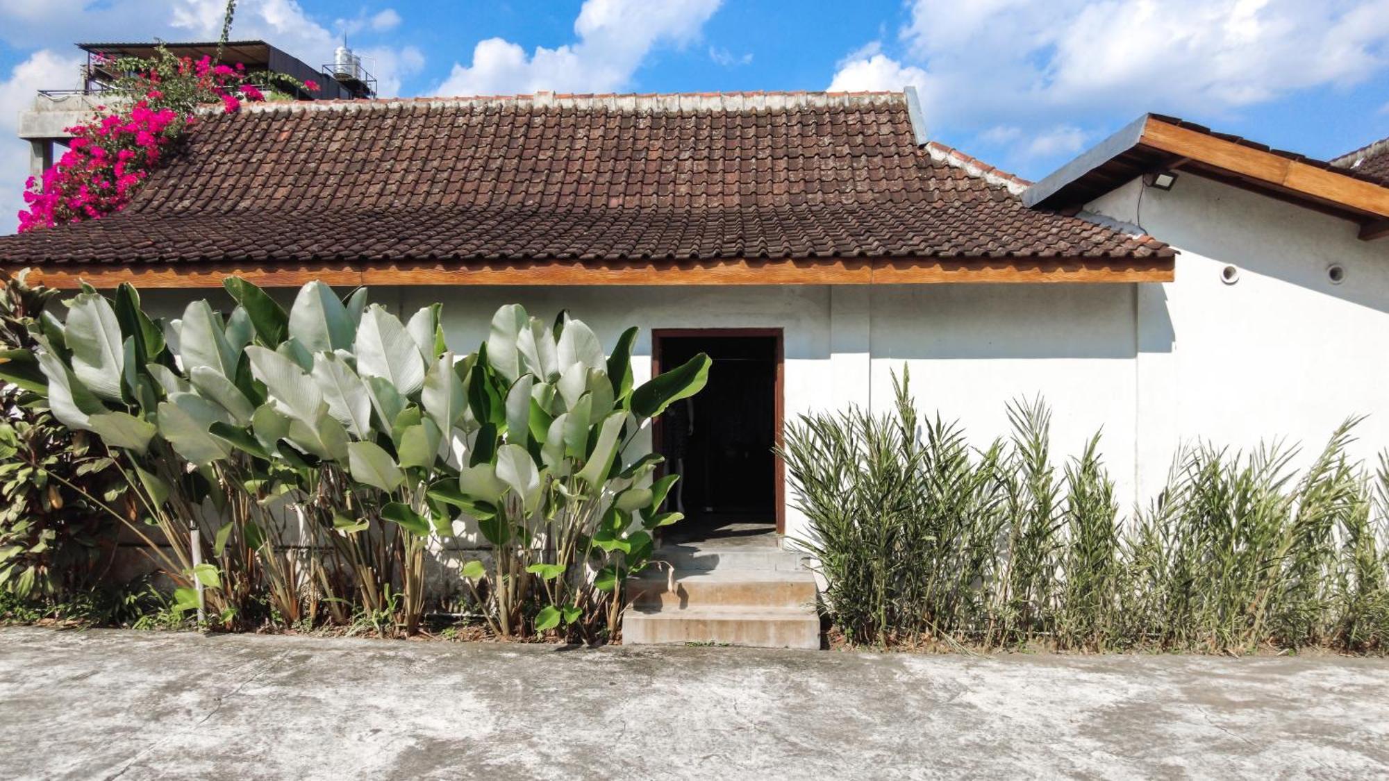 Tanjungtirto Ohmmstay - Rumah Pendopo מראה חיצוני תמונה